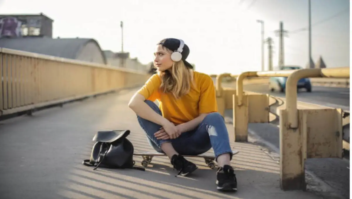 11 Best Earbuds & Headphones Skateboarding 2024