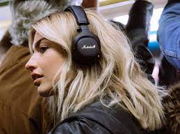 How to wear headphones with long hair (10 Practical Ways)