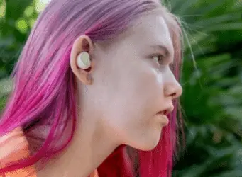 Wearing rong earbuds